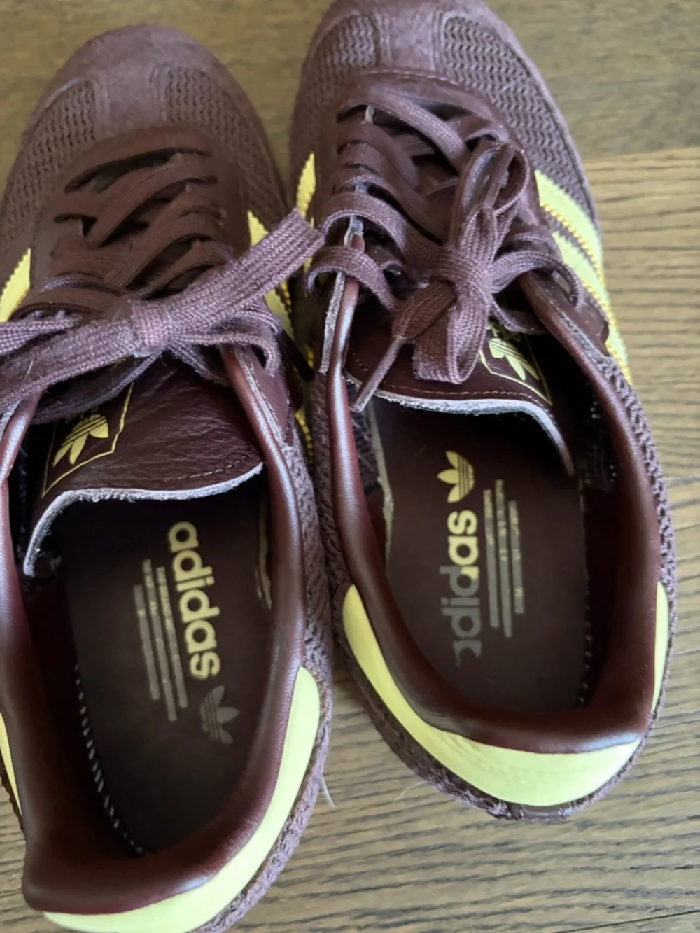 Women's Adidas Samba OG - Shadow Brown/Powder Yellow size 9 - Picture 12 of 14